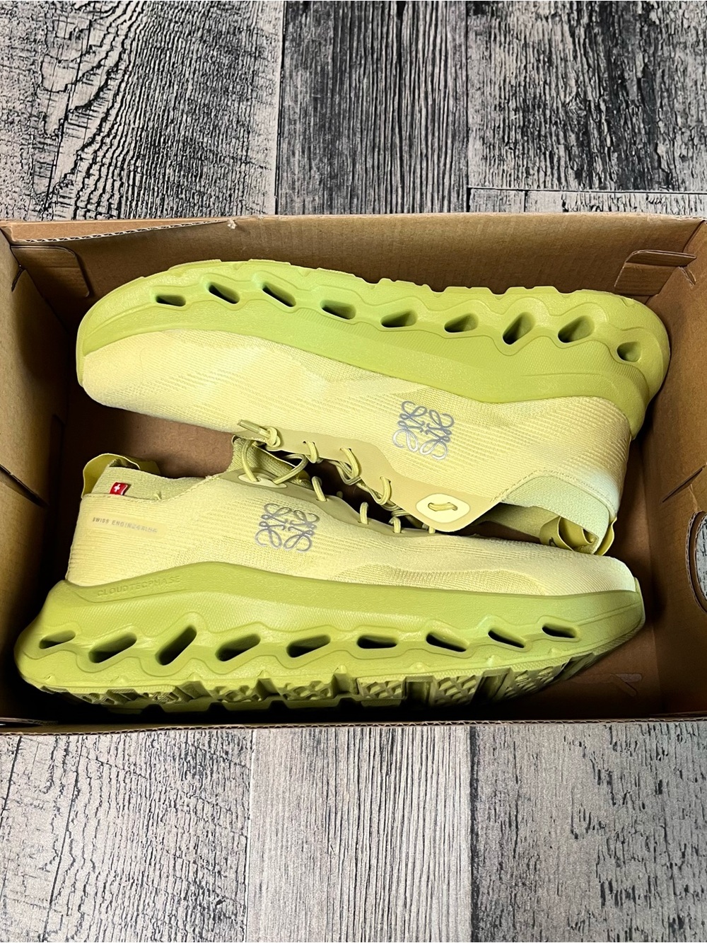 Oncloud x loewe cloudtilt neon collection
